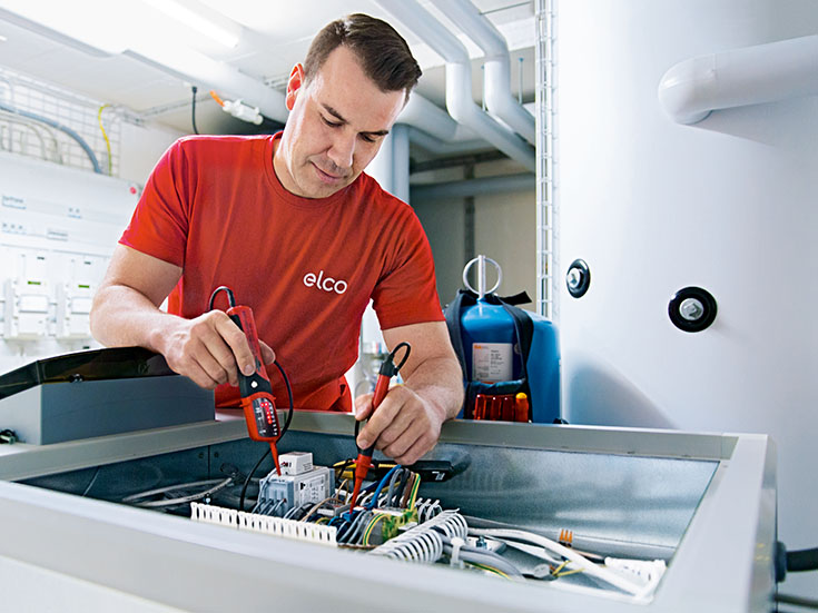 ELCO-Techniker optimiert eine Anlage 